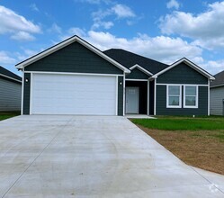 Building Photo - Brand New/Open floor plan/Foam Insulation/...