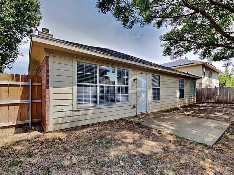 Building Photo - 8520 Auburn Dr