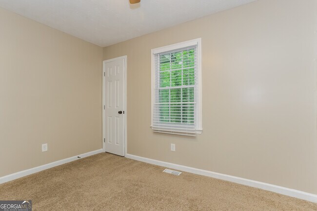 Building Photo - 265 Arbor Way