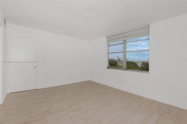 Building Photo - 631 Jefferson Ave