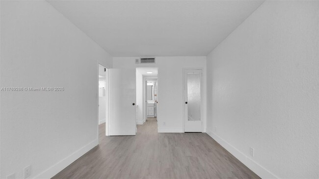 Building Photo - 2030 S Ocean Dr