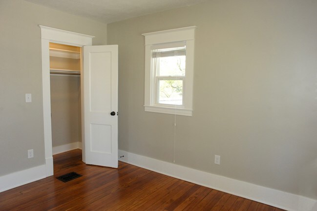 Building Photo - 1136 Sibley St NW