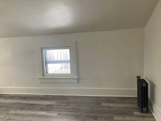 Building Photo - 404 S Main St