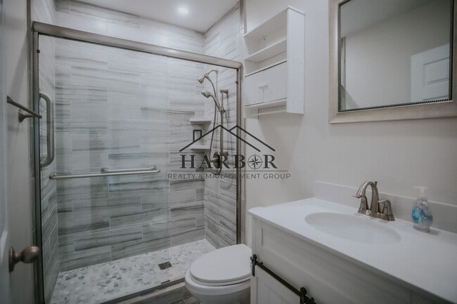 Building Photo - 608 6th Ave SW