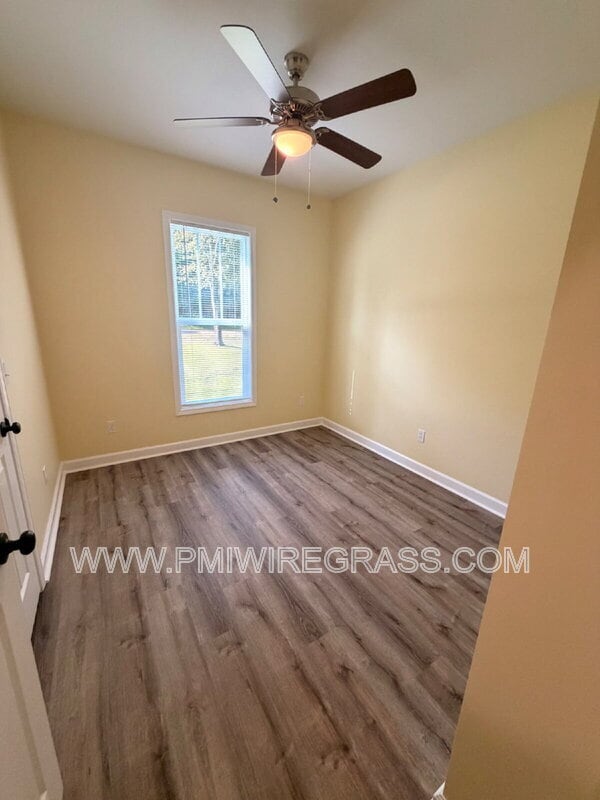 Building Photo - 326 Golf View Dr