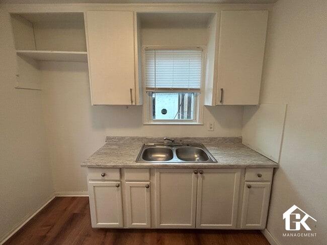 Building Photo - 3 Bed 1 Bath Eastside Home Available - Near St John Moross!
