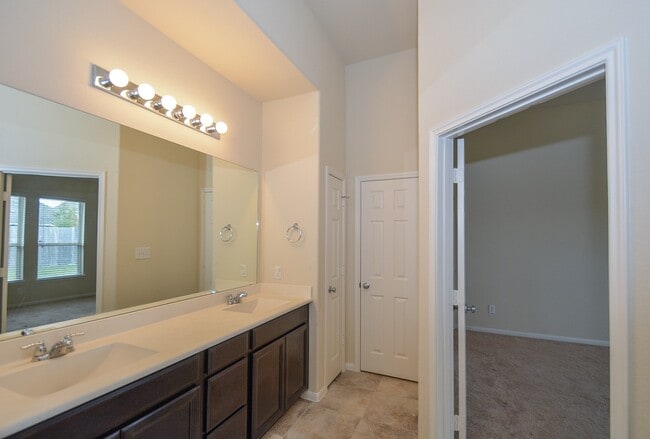 Building Photo - 20215 Stonebridge Terrace Dr
