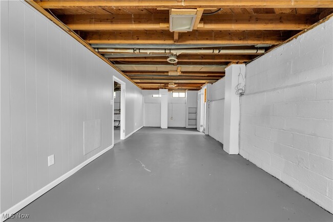 Building Photo - 22750 Tracy Ave