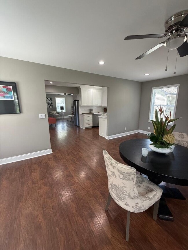 Building Photo - 1012 Oak Hill Dr