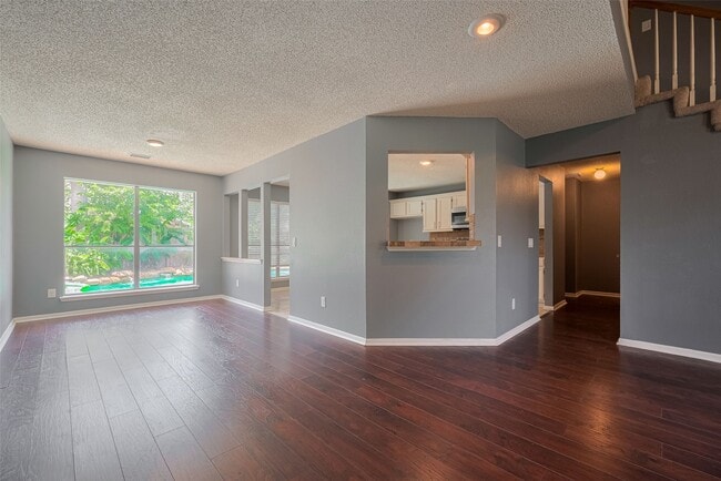 Building Photo - 9911 Villa Verde Dr