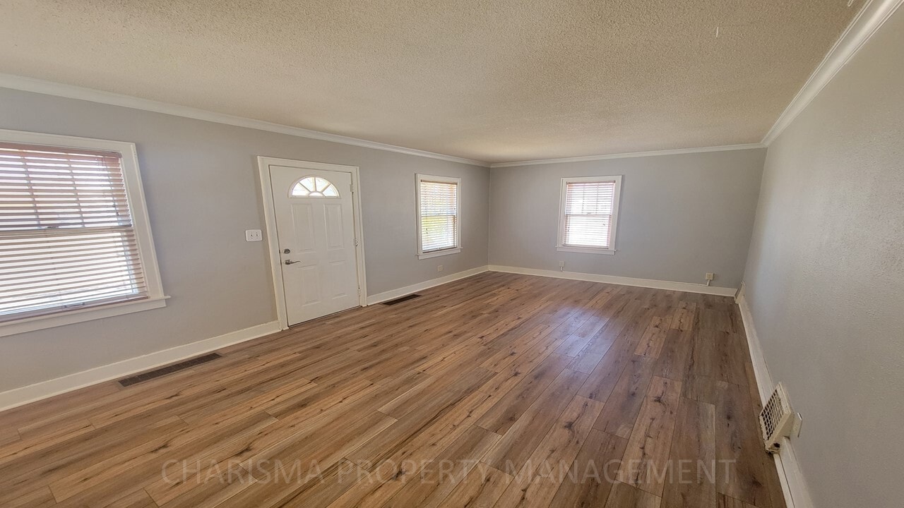 Building Photo - 700 S Hawthorne Ave