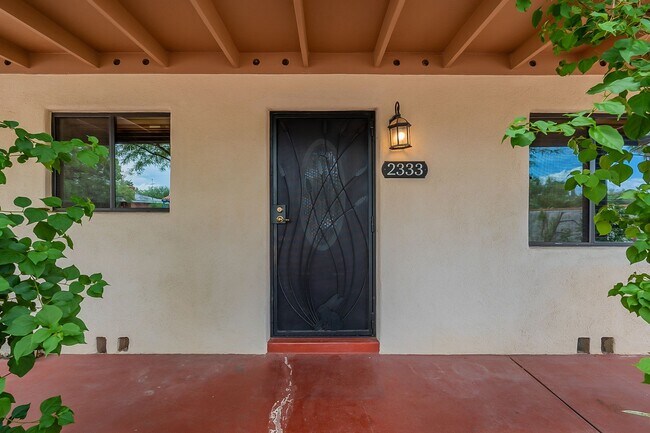 Building Photo - 2333 E Drachman St