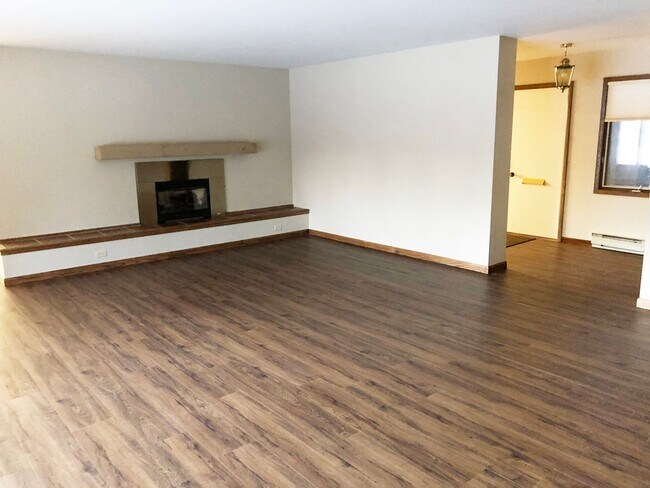 Building Photo - Recently Renovated 3-bedroom Home near Monk Botanical Gardens