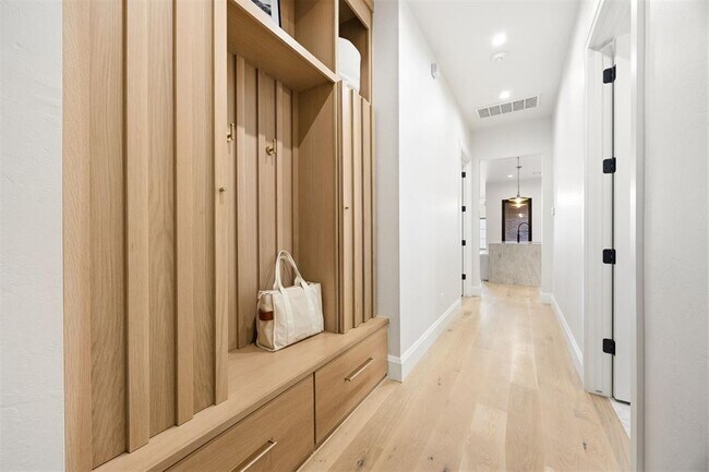 Building Photo - 1129 NW 42nd St