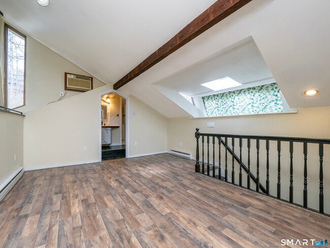 Building Photo - 128 Perry Ave