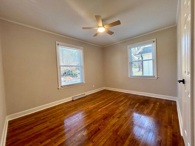 Building Photo - 900 Stanfield Dr