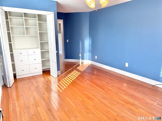 Building Photo - 94 Waldron Dr