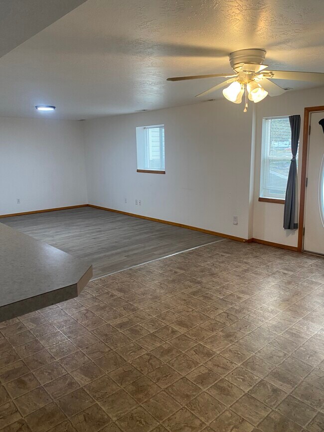 Building Photo - 132 N Bliss St