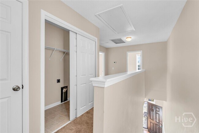 Building Photo - 16 Bushwood Dr