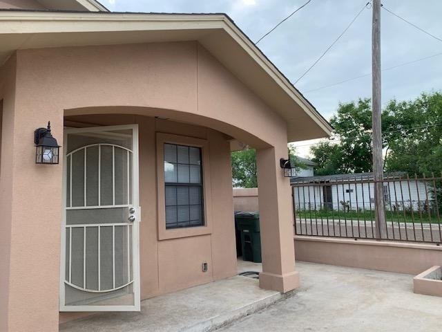 Building Photo - 319 W Travis St