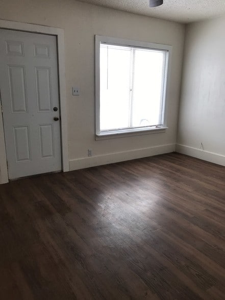 Building Photo - 152 S Kenwood St