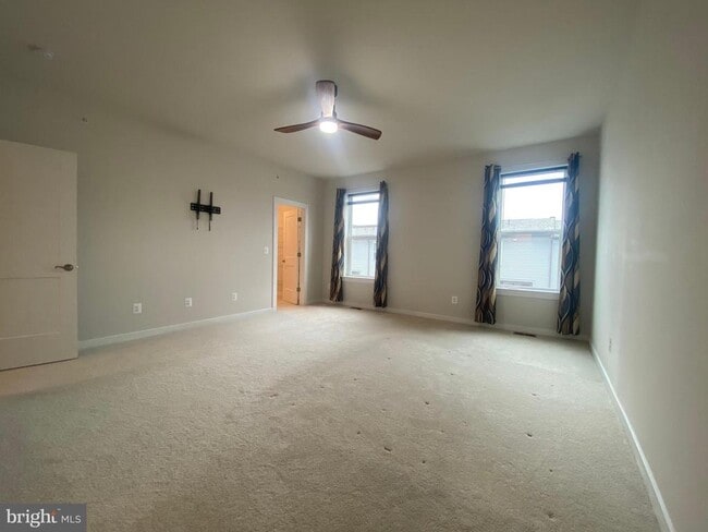 Building Photo - 43808 Middleway Ter