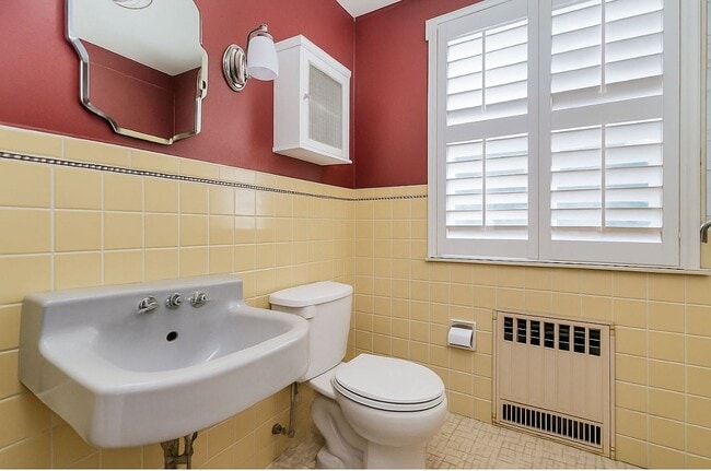 Building Photo - 544 Edinboro Rd