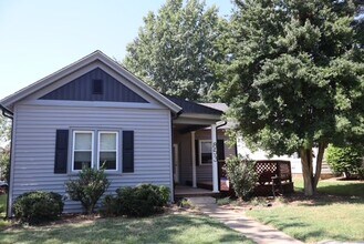 Building Photo - 853 E 11th Ave