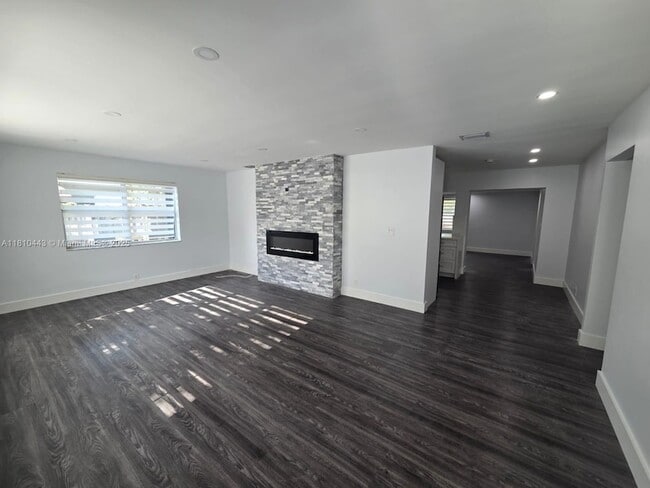 Building Photo - 2850 N 62nd Ave
