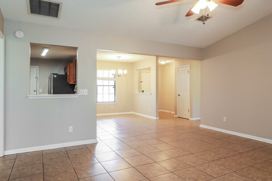 Building Photo - 10827 Carrington Ct