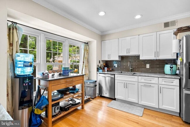 Building Photo - 9033 Blarney Stone Dr