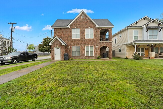 Primary Photo - 1425 James Avenue, Unit A