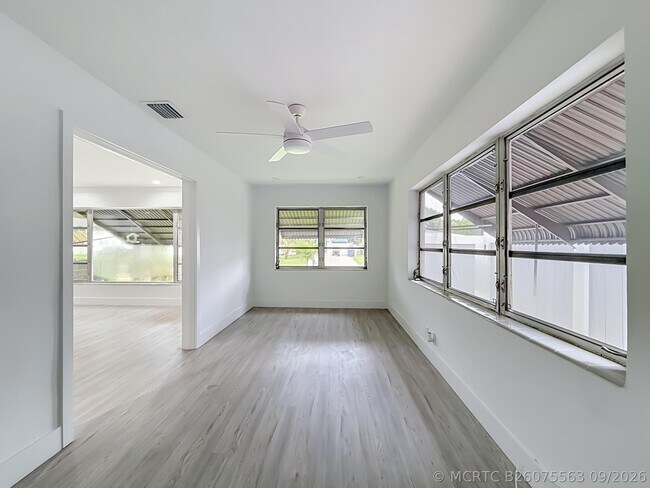 Building Photo - 1110 SW 31st St