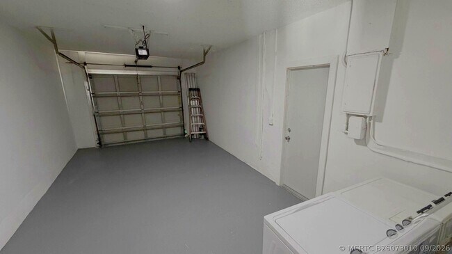 Building Photo - 11091 Landsman St