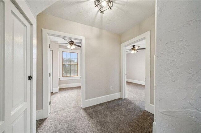 Building Photo - 3 bed/ 2 bath Single Family Home Manor, PA 15665