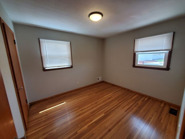 Building Photo - 2 bedroom with office - Check out video tour