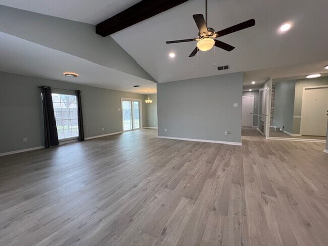 Building Photo - UPDATED HOME IN FLOUR BLUFF - OFFERING GRE...