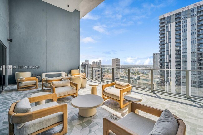 Building Photo - 121 NE 5th St