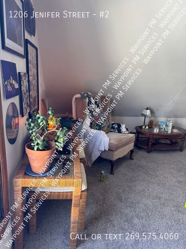 Building Photo - 1206 Jenifer St