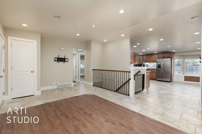 Building Photo - **Stunning 4-Bedroom Home with Modern Amen...