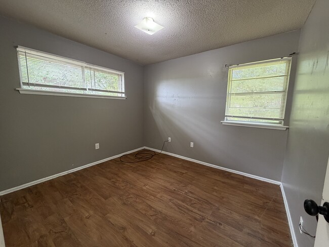 Building Photo - 2950 Hillcrest Dr