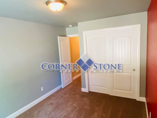 Building Photo - Middleton Home with Community Pool!