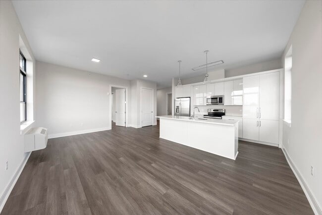 Building Photo - 121 34th St