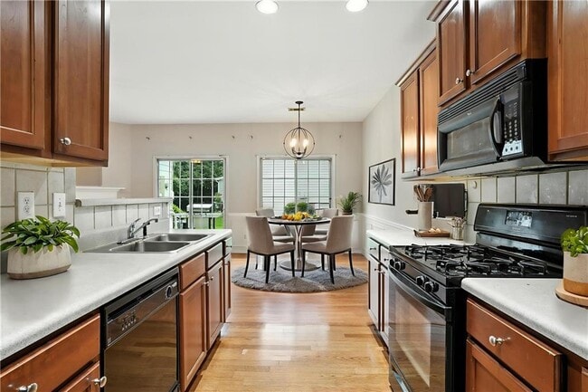 Building Photo - 2263 Leicester Way SE