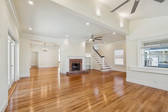 Building Photo - 344 21st Ave NE