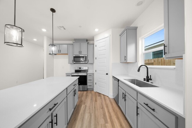 Building Photo - Brand New 4 Bedroom / 2 Bathroom for Lease in Southwest (Panama Ln & Reliance, behind WinCo)- Ava...