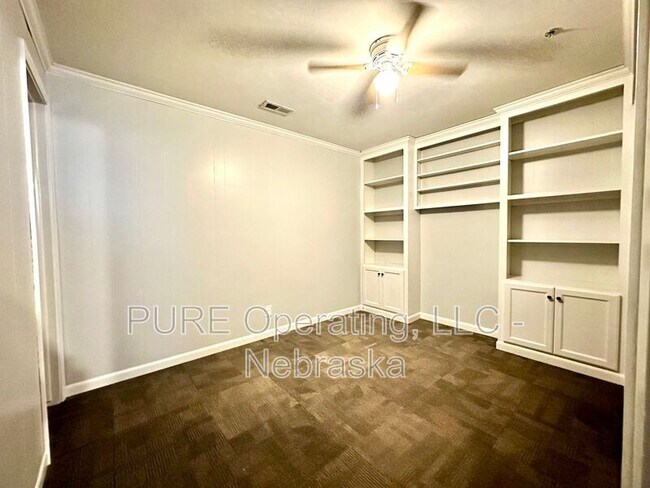 Building Photo - 20215 Pinkney St