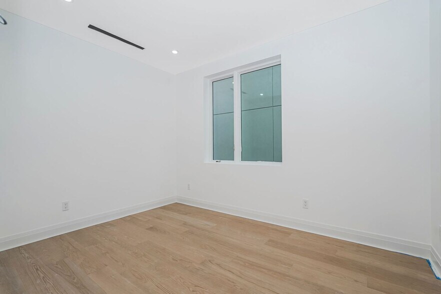 Building Photo - 421 78th St