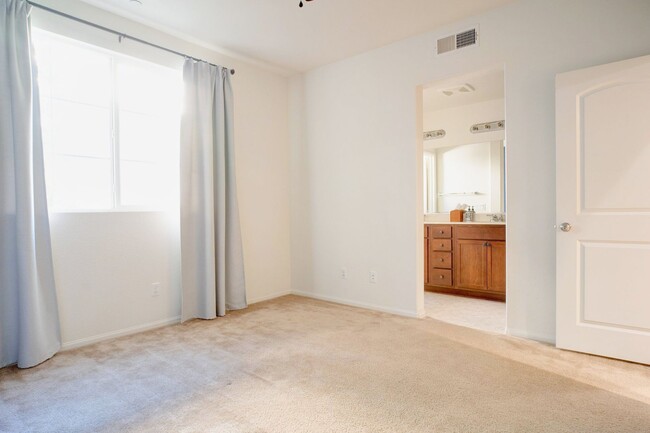 Building Photo - 3 bedroom Townhome in Otay Ranch