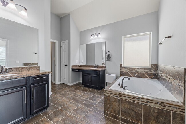 Building Photo - 2847 King's Retreat Cir